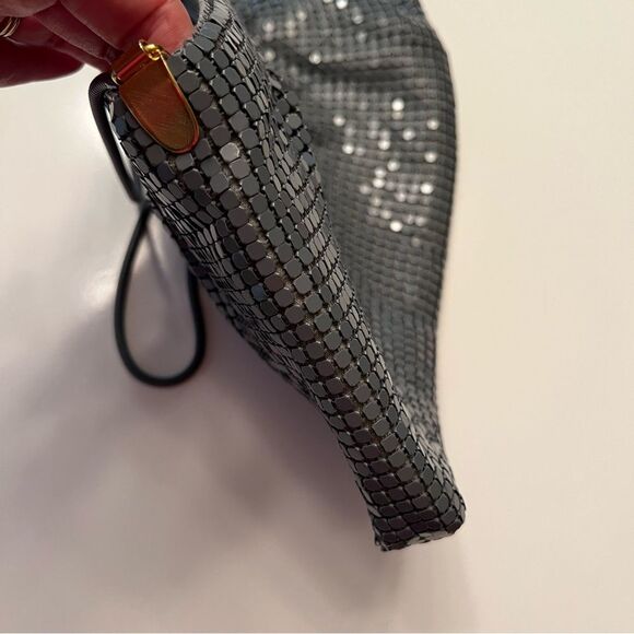 Grey Metal Mesh Evening Bag w/metal handle EYE CATCHIING! Satin interior - Picture 7 of 15